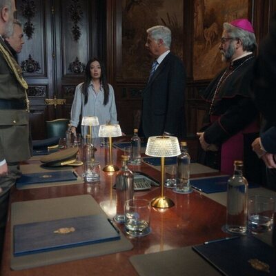 Still de Anna Castillo en 1x01 titulado 'Infanta terrible' de 'Su Majestad'