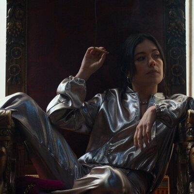 Anna Castillo en el 1x02 de 'Su Majestad'