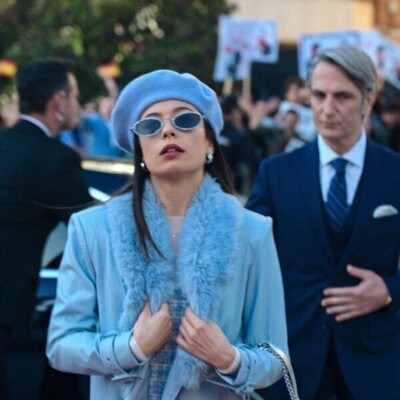 Foto de Anna Castillo en el 1x02 de 'Su Majestad'
