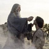 Stephen Lang y Michael Iskander en 'La unción' de 'La casa de David'