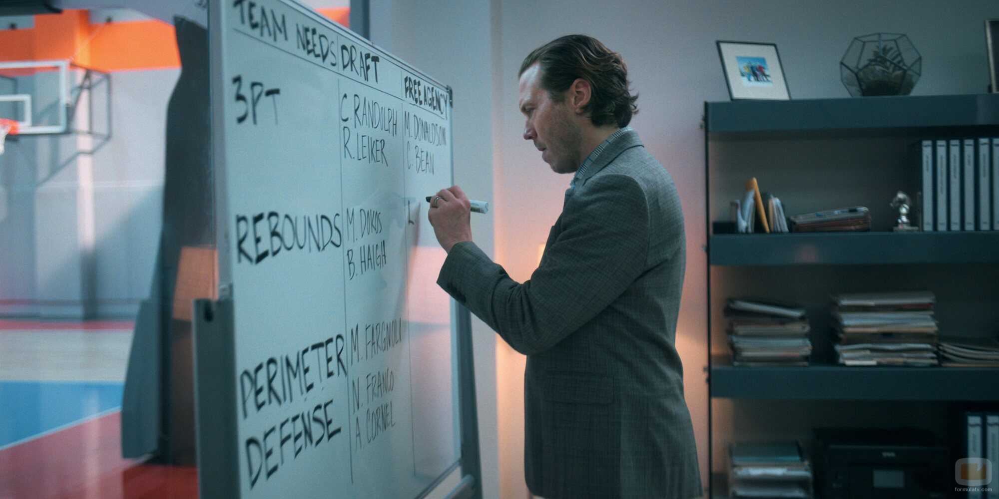 Scott MacArthur en el 1x01 de 'Running Point'