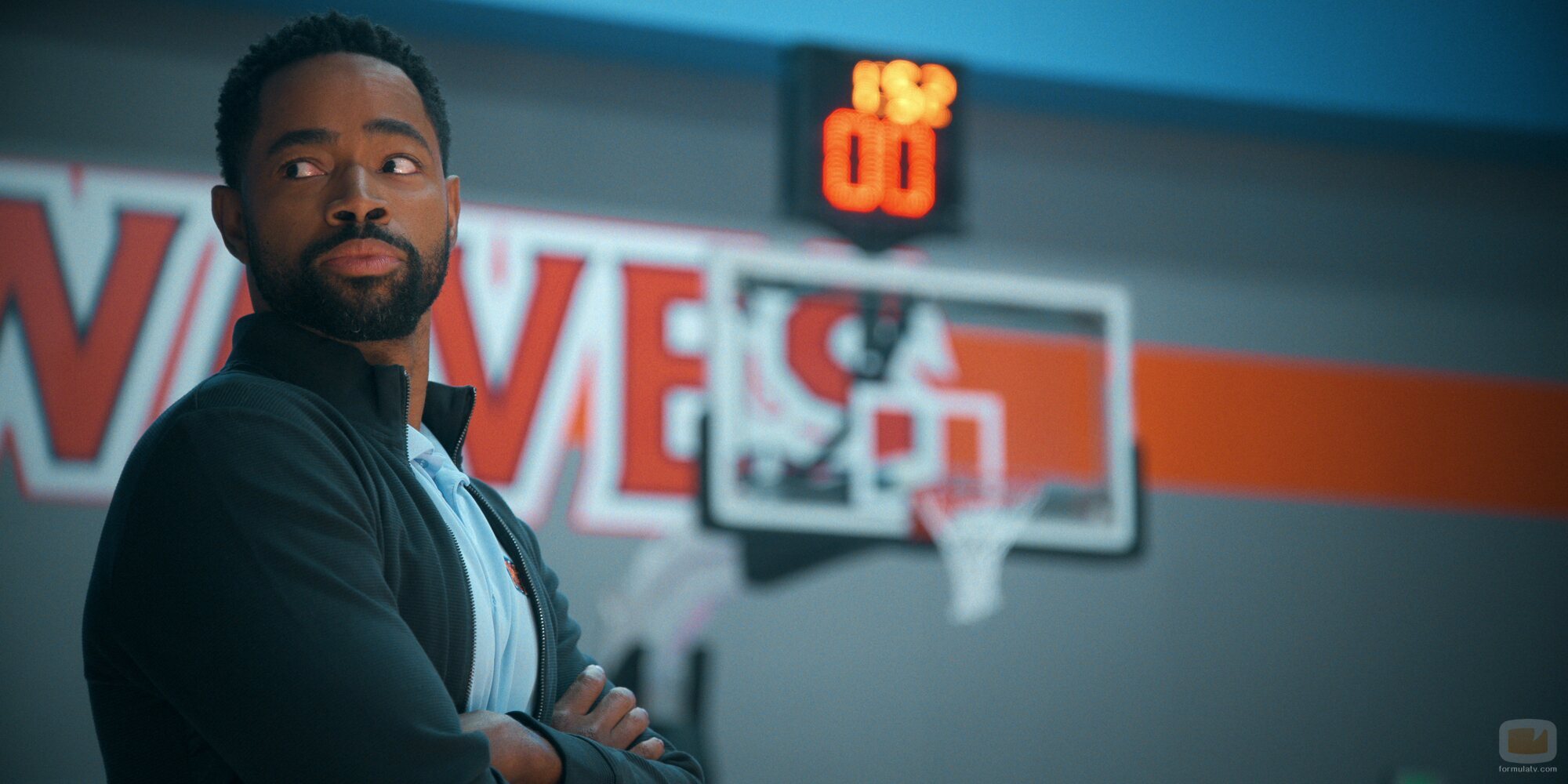 Jay Ellis en el 1x01 de 'Running Point'