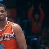 Uche Agada en el 1x06 de 'Running Point'