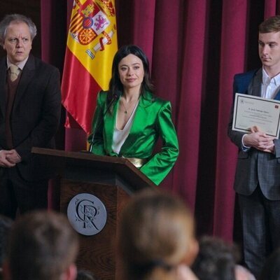 Anna Castillo y Óscar de la Fuente en la temporada 1 y el capítulo 03 de 'Su Majestad'