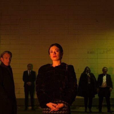 Ernesto Alterio y Anna Castillo en 1x04 'Dúplex' de 'Su Majestad'