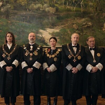 Temporada 1 y el capítulo 04 de 'Su Majestad'