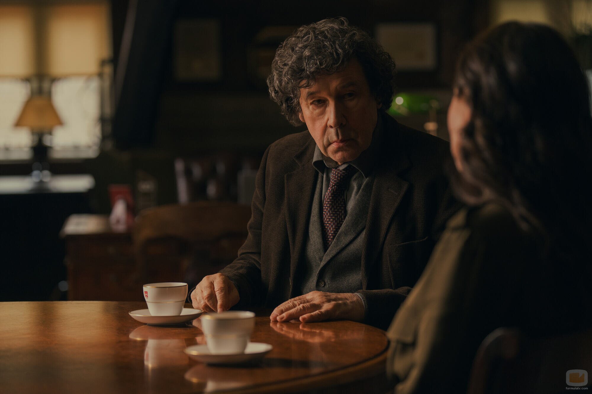 Sidse Babett Knudsen y Stephen Rea en Capítulo 7 titulado 'El buscador de primos' de 'Prime Target'