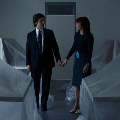 Adam Scott y Britt Lower en el 2x06 de 'Separación'