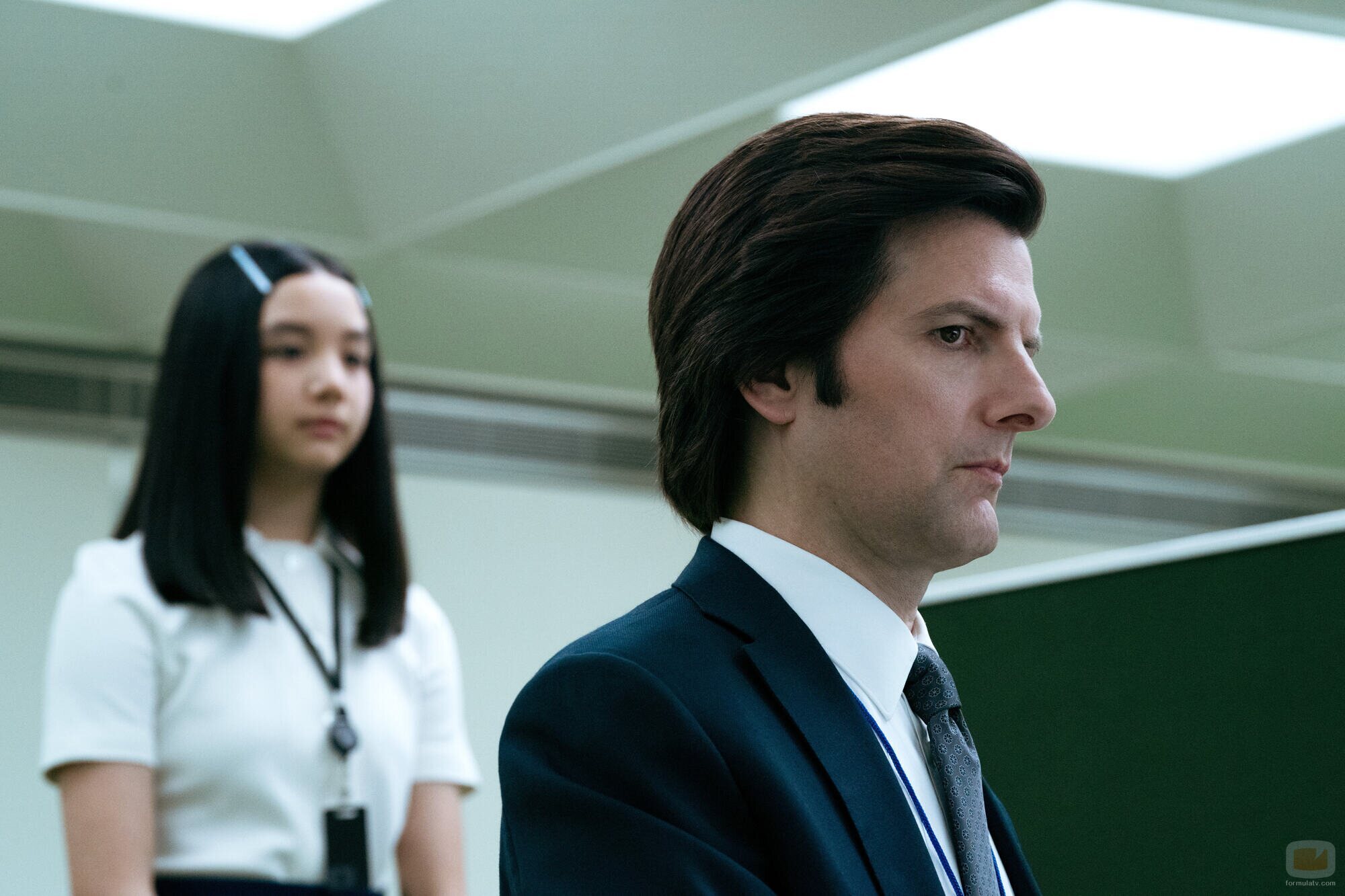 Adam Scott y Sarah Bock en el 2x06 de 'Severance'