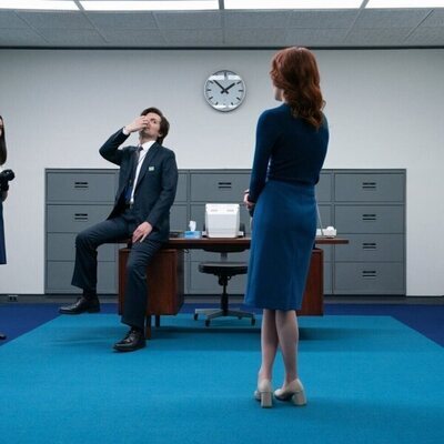 Adam Scott y Sarah Bock en Capítulo 6 titulado 'Atila' de 'Separación'