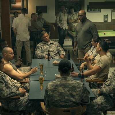 Alan Ritchson en la temporada 2 y el capítulo 01 de 'Reacher'
