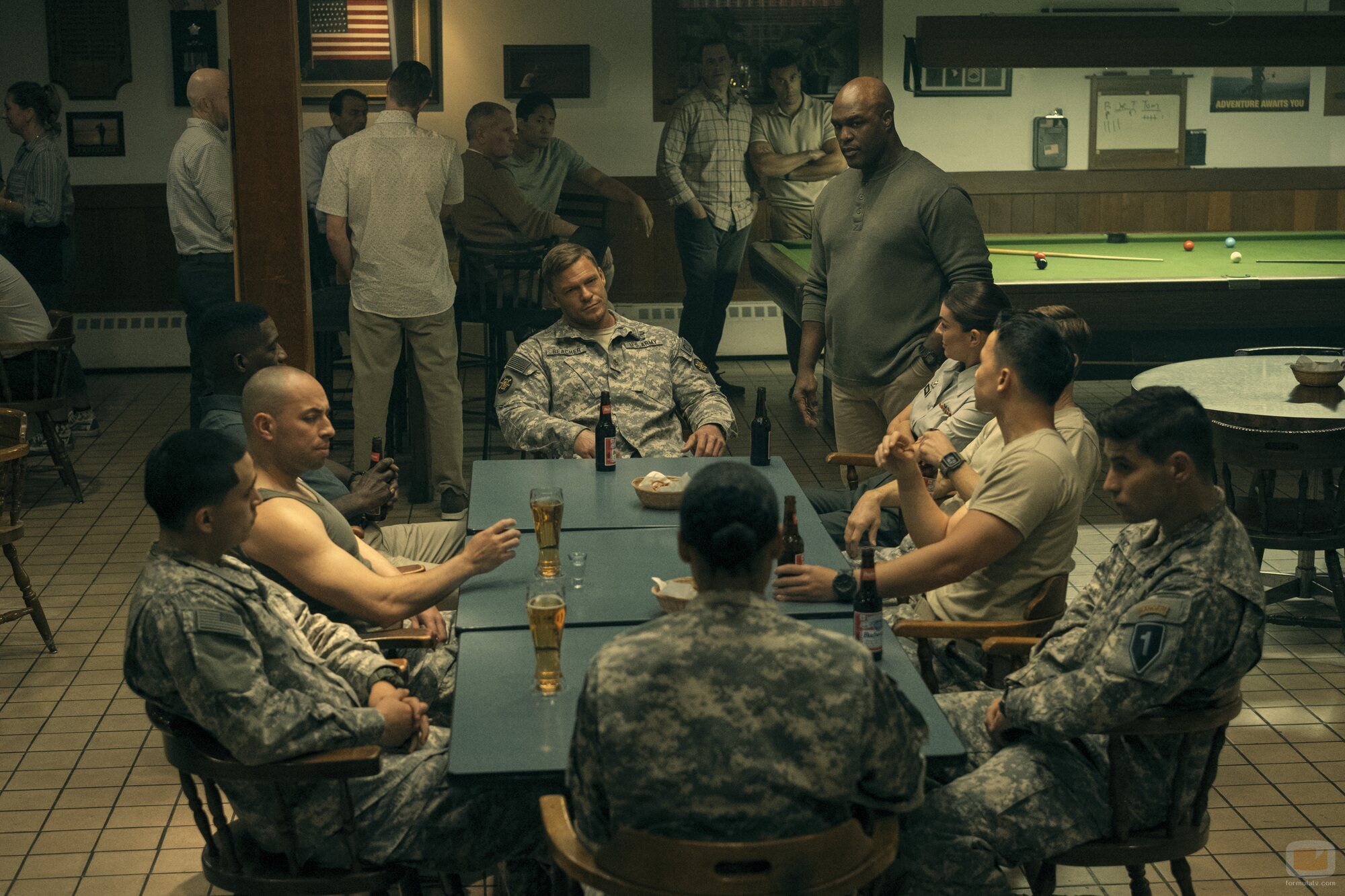 Alan Ritchson en la temporada 2 y el capítulo 01 de 'Reacher'