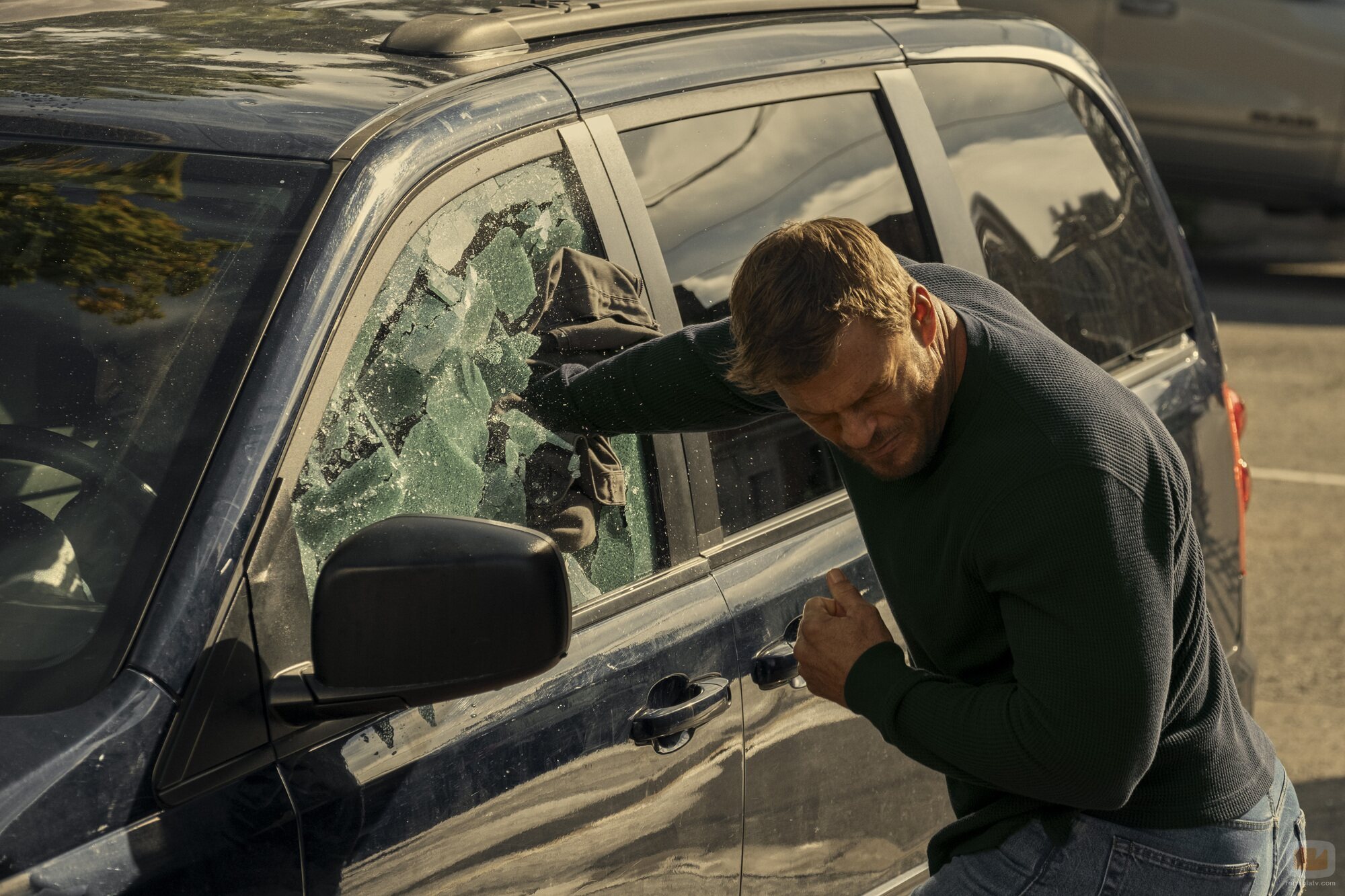 Foto de Alan Ritchson en la temporada 2 y el capítulo 01 de 'Reacher'