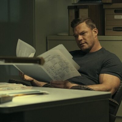 Alan Ritchson en la temporada 2 y el capítulo 02 de 'Reacher'
