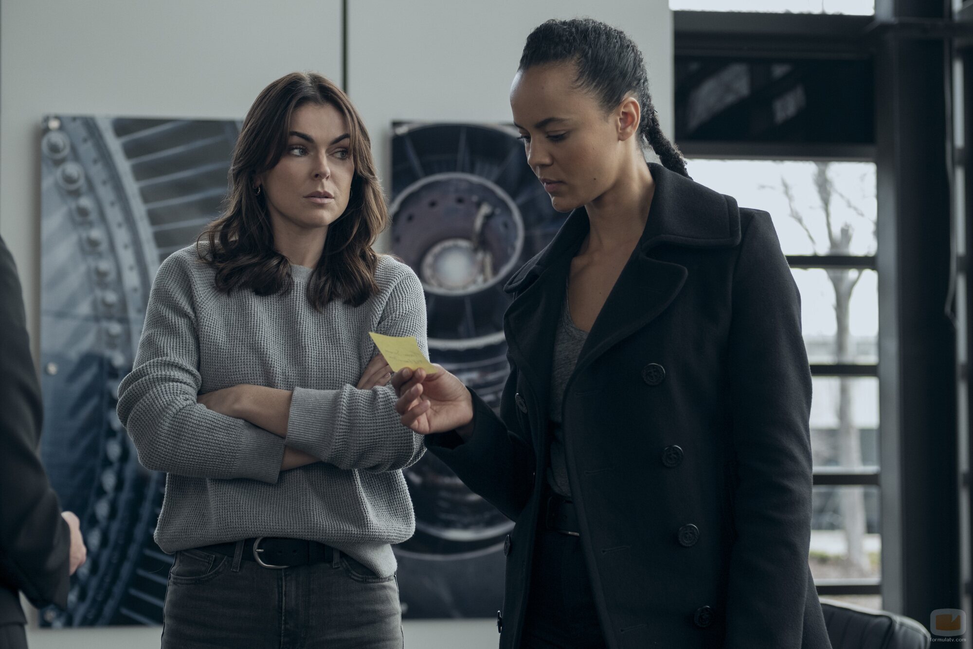 Serinda Swan y Maria Sten en el 2x03 de 'Reacher'