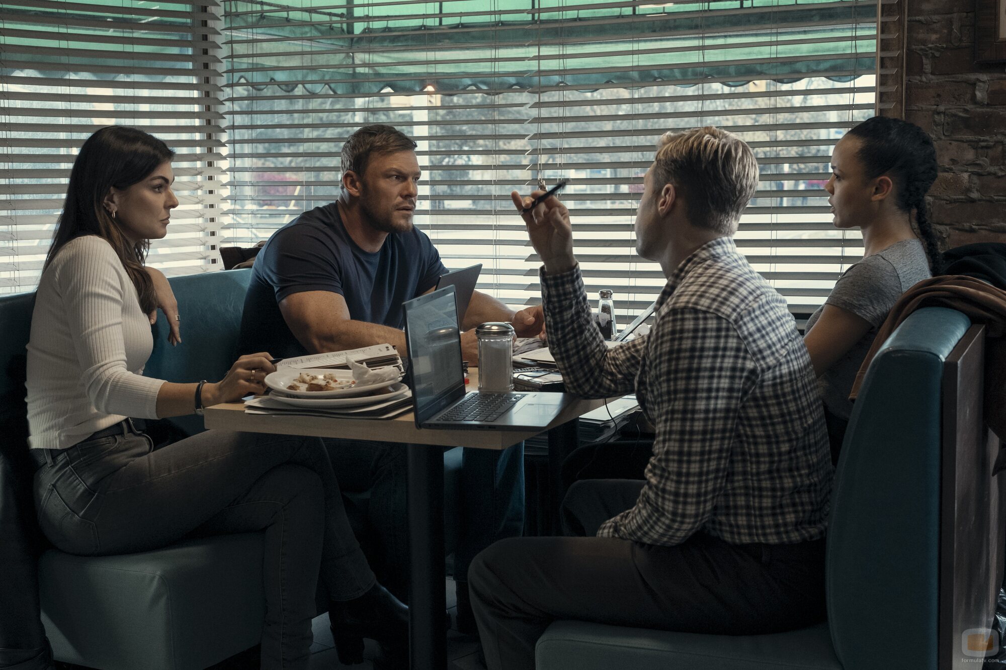 2x04 'Una noche de gala' de 'Reacher'