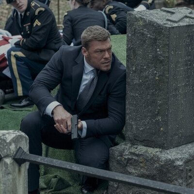 Alan Ritchson en Capítulo 5 titulado 'Entierro' de 'Reacher'
