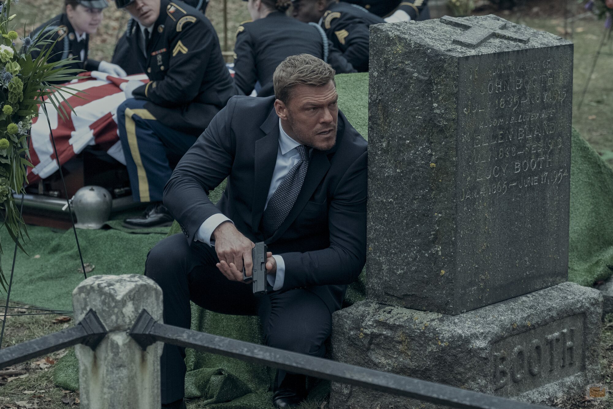 Alan Ritchson en Capítulo 5 titulado 'Entierro' de 'Reacher'