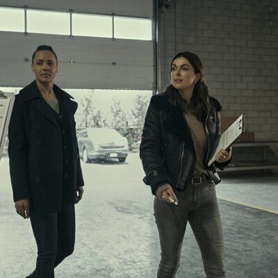 Shaun Sipos y Maria Sten en el 2x05 de 'Reacher'