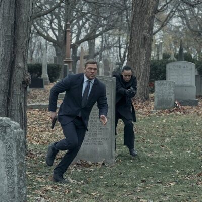 Alan Ritchson y Maria Sten en 2x05 titulado 'Entierro' de 'Reacher'