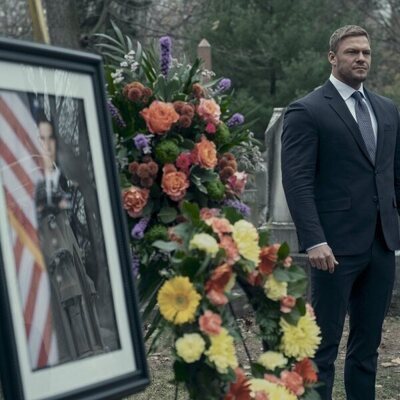 Alan Ritchson en 2x05 'Entierro' de 'Reacher'