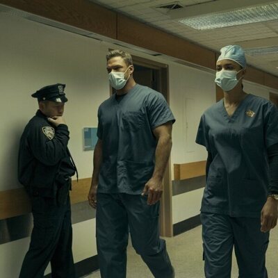 Alan Ritchson y Maria Sten en 2x07 titulado 'Incursión' de 'Reacher'