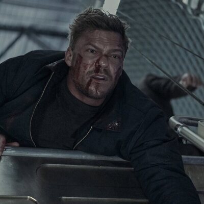 Alan Ritchson en Capítulo 8 titulado 'Un tipo de altos vuelos' de 'Reacher'