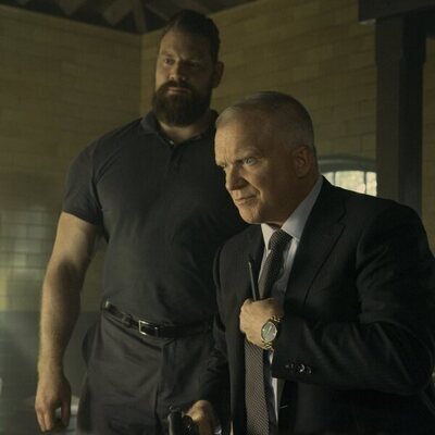 Olivier Richters y Anthony Michael Hall en Capítulo 1 titulado 'El inductor' de 'Reacher'