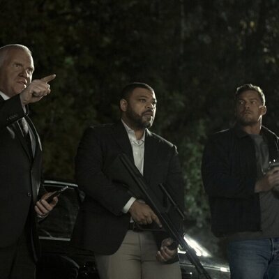 Alan Ritchson y Anthony Michael Hall en la temporada 3 y el capítulo 03 de 'Reacher'