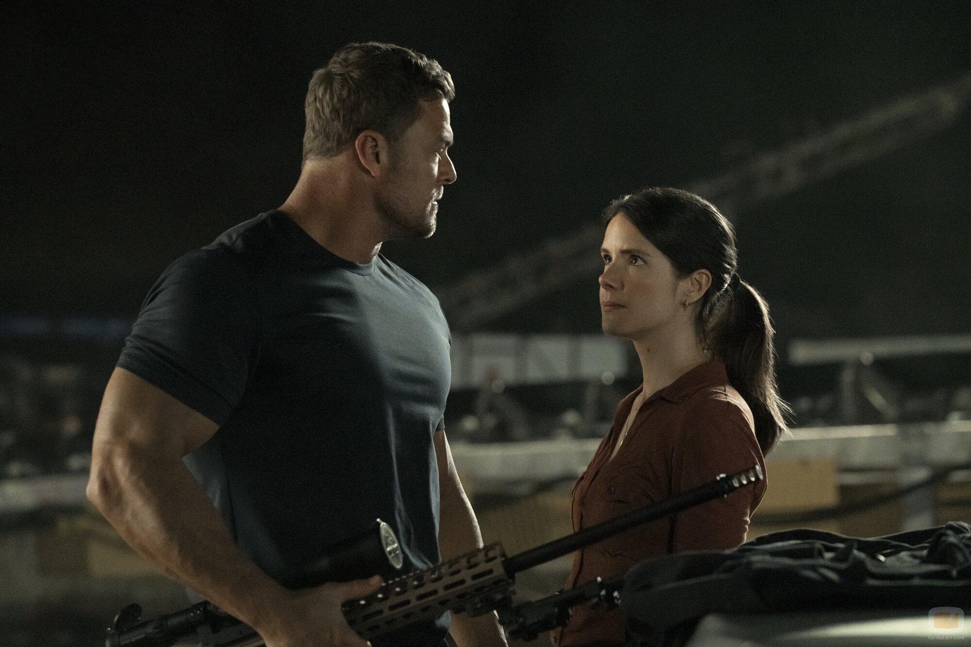 Alan Ritchson y Sonya Cassidy en Capítulo 7 titulado 'Historia de Los Ángeles' de 'Reacher'