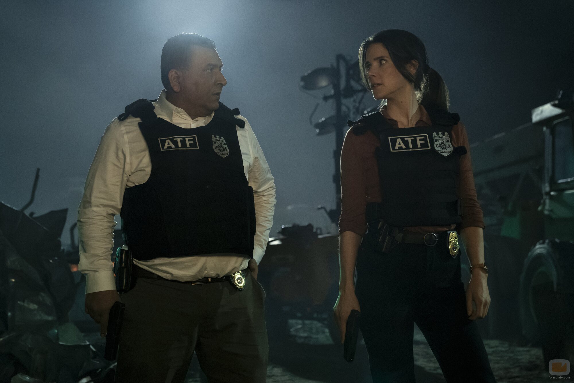 Sonya Cassidy y Roberto Montesinos en 3x08 'Asunto inconcluso' de 'Reacher'