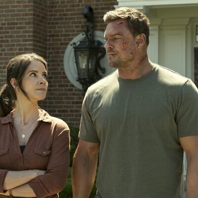Alan Ritchson y Sonya Cassidy en 3x08 titulado 'Asunto inconcluso' de 'Reacher'