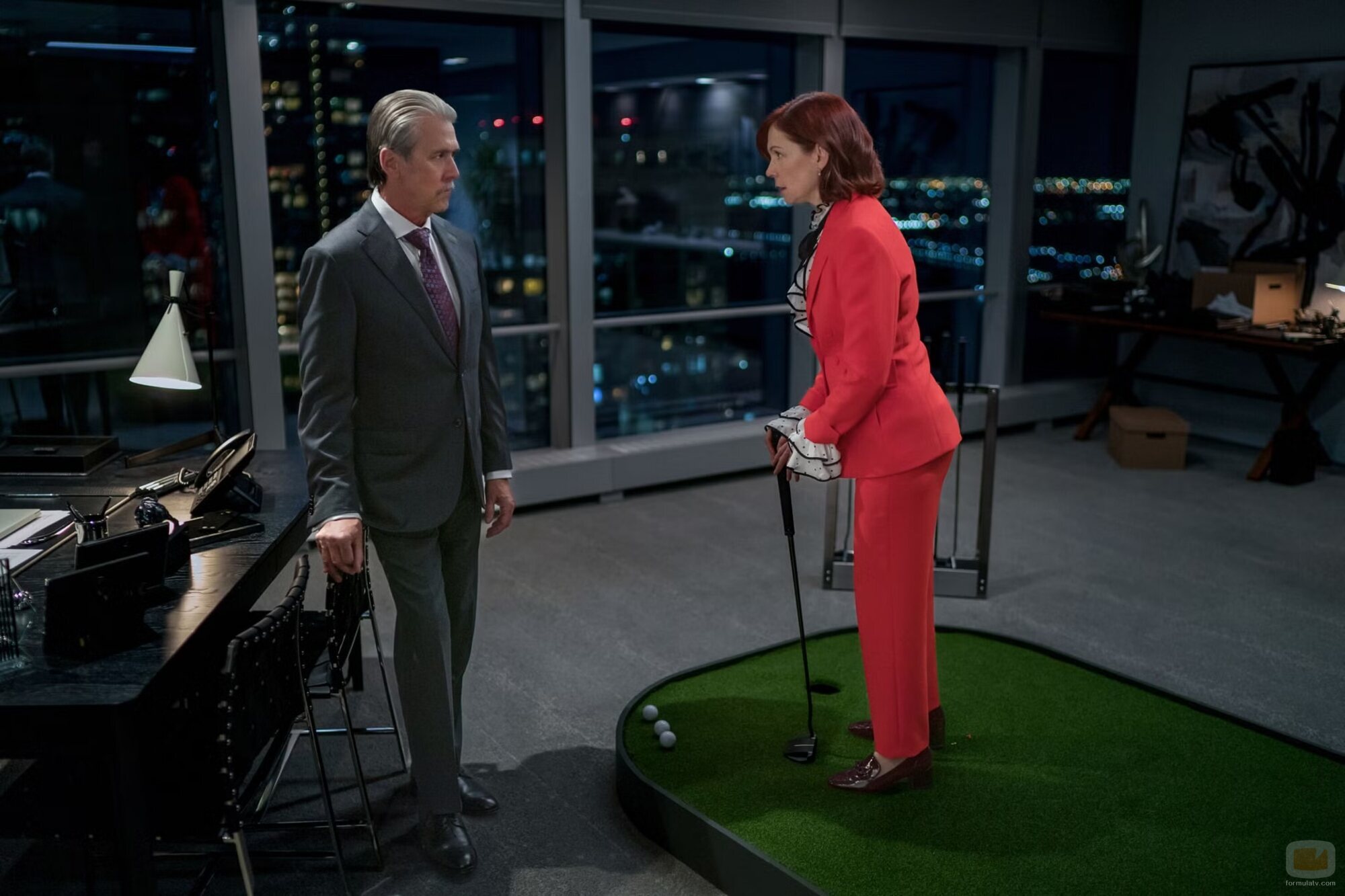 Carrie Preston y Alan Ruck en Capítulo 10 titulado 'Hermanos financieros' de 'Elsbeth'