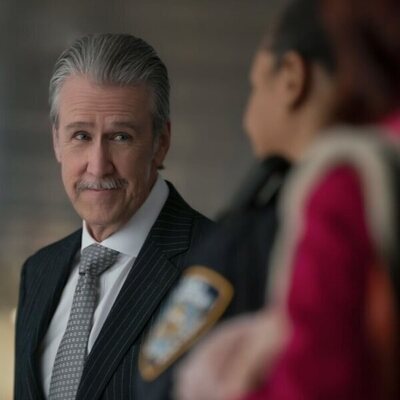 Imagen de Alan Ruck en la temporada 2 y el capítulo 10 de 'Elsbeth'