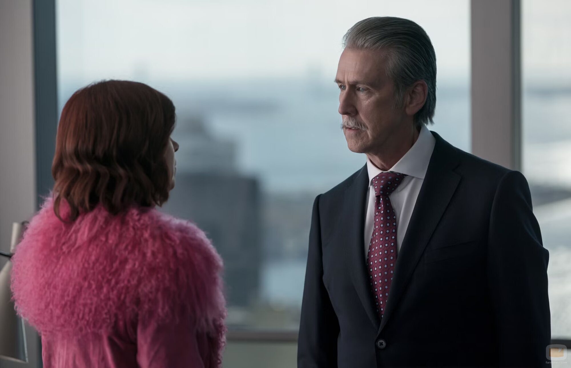 Carrie Preston y Alan Ruck en 2x10 titulado 'Hermanos financieros' de 'Elsbeth'