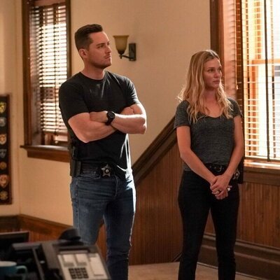 Tracy Spiridakos y Jesse Lee Soffer en la temporada 10 y el capítulo 01 de 'Chicago P.D.'