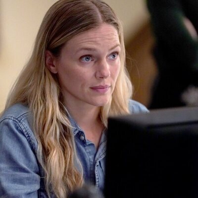 Tracy Spiridakos en 10x04 titulado 'Dónde Vives' de 'Chicago P.D.'