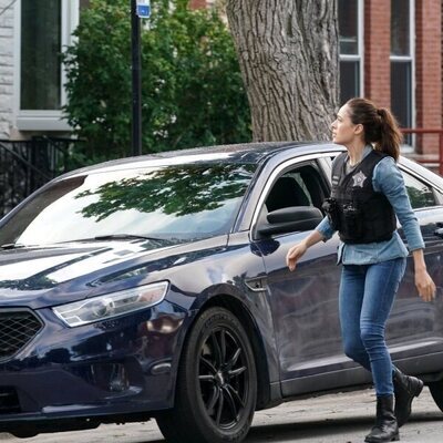 Marina Squerciati en Capítulo 6 titulado 'Reflejo simpático' de 'Chicago P.D.'