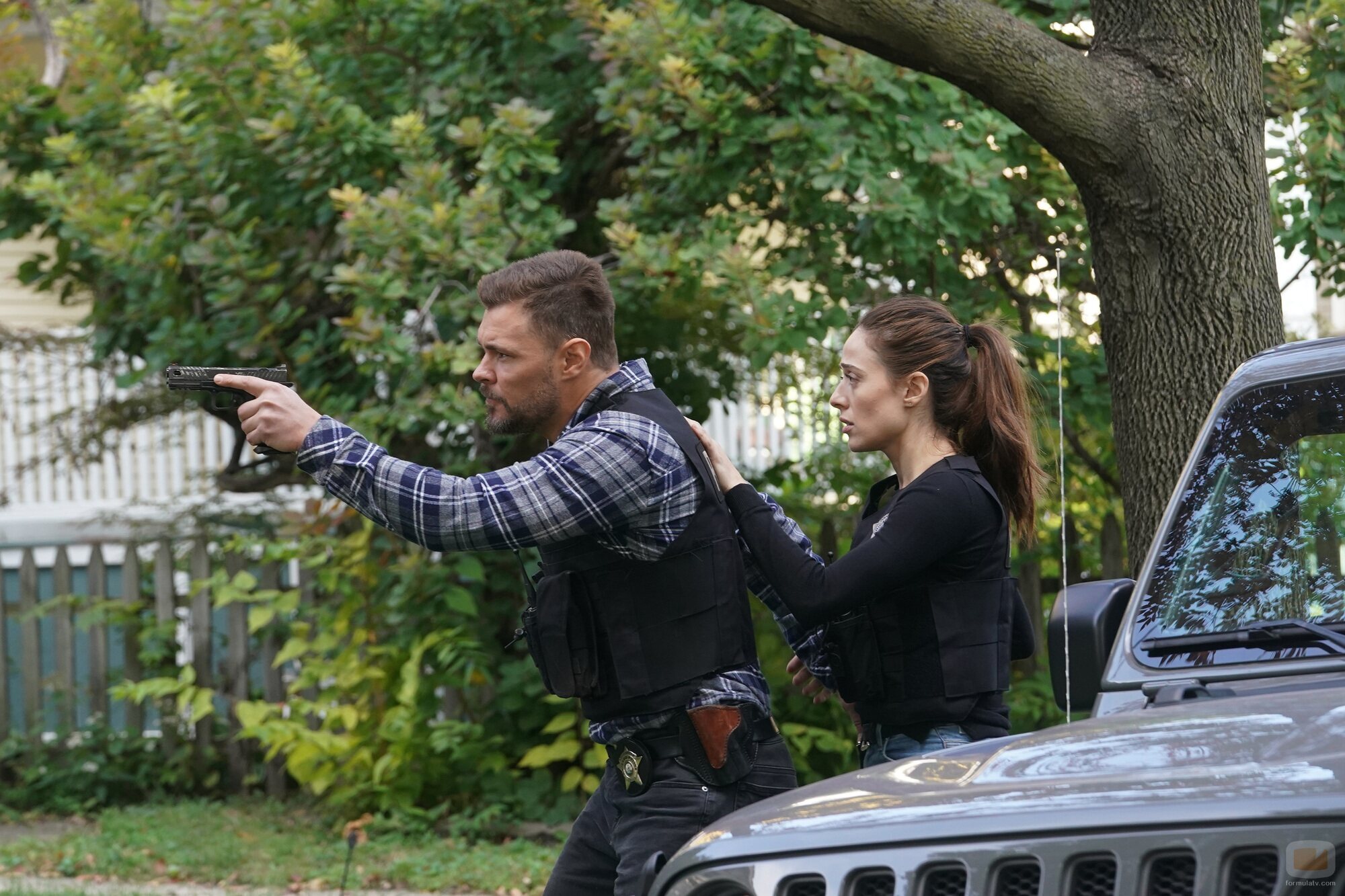 Patrick Flueger y Marina Squerciati en 'Bajo la piel' de 'Chicago P.D.'