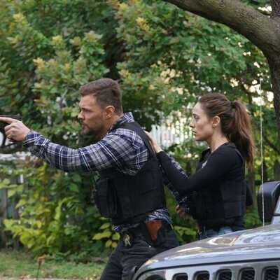 Patrick Flueger y Marina Squerciati en 'Bajo la piel' de 'Chicago P.D.'