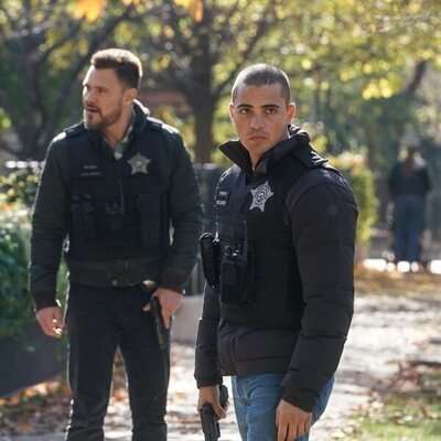 Patrick Flueger y Benjamin Levy Aguilar en el 10x10 de 'Chicago P.D.'