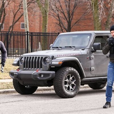 Patrick Flueger y Benjamin Levy Aguilar en el 10x13 de 'Chicago PD'
