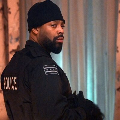 LaRoyce Hawkins en la temporada 10 y el capítulo 14 de 'Chicago P.D.'
