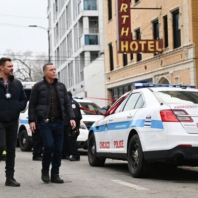 Jason Beghe y Patrick Flueger en Capítulo 15 titulado 'Sangre y honor' de 'Chicago P.D.'