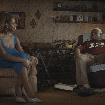 Laverne Cox  y George Wallace en 1x01 titulado 'Desiree. Y demás.' de 'Clean Slate'
