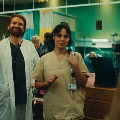 Haley Louise Jones y Aram Tafreshian en el 1x01 de 'Krank: Berlín al límite'
