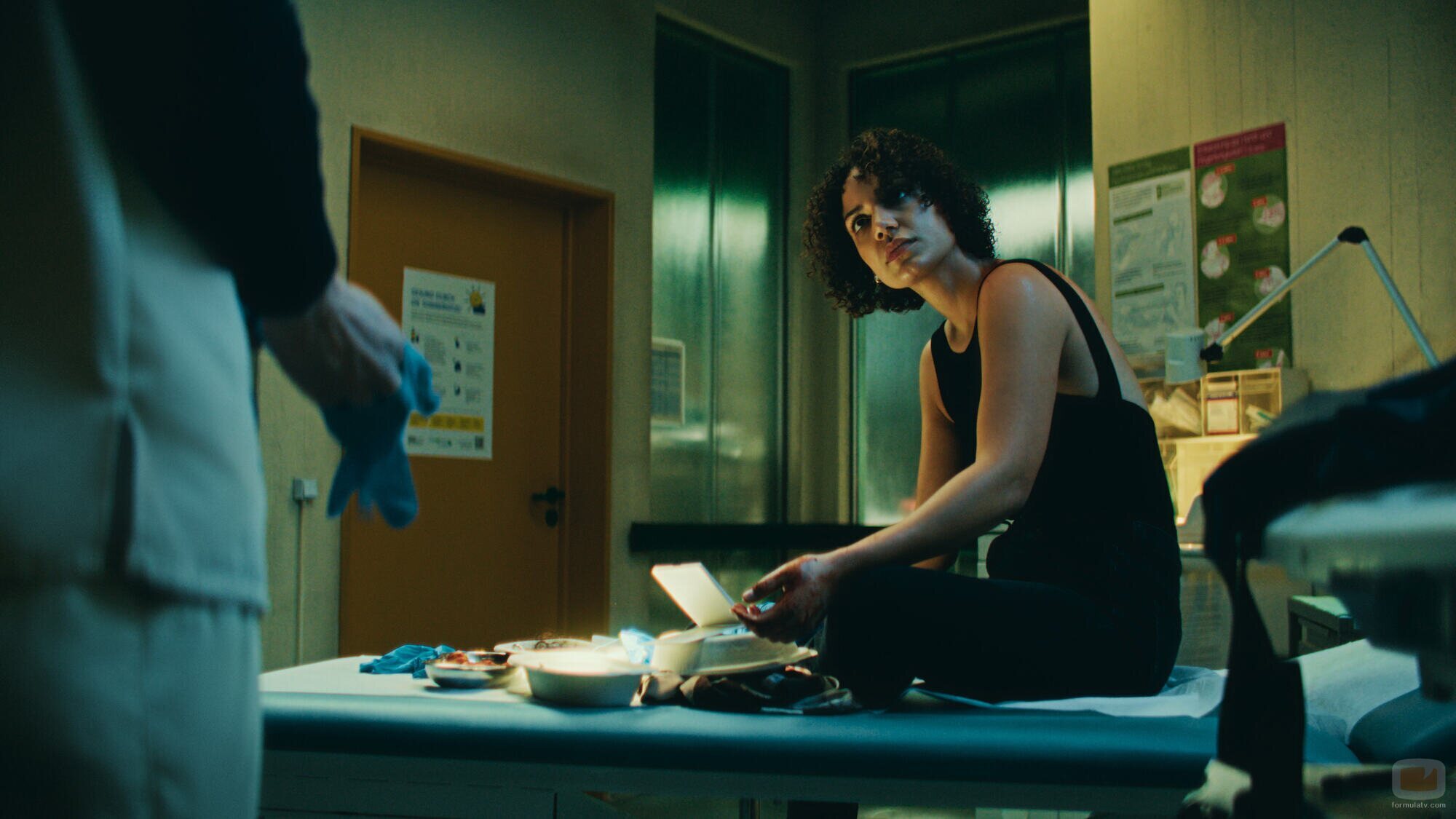 Haley Louise Jones en 1x03 'Diagnóstico' de 'Krank: Berlín al límite'