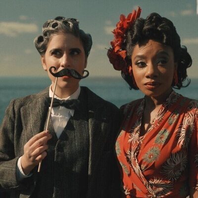 Imani Hakim y Ashly Burch en el 4x04 de 'Mythic Quest: Banquete de Cuervos'