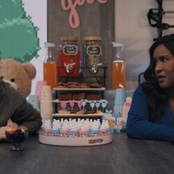 Ashly Burch y Naomi Ekperigin en el 4x06 de 'Mythic Quest: Raven's Banquet'