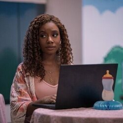 Imani Hakim en 'El pez y la ballena' de 'Mythic Quest'